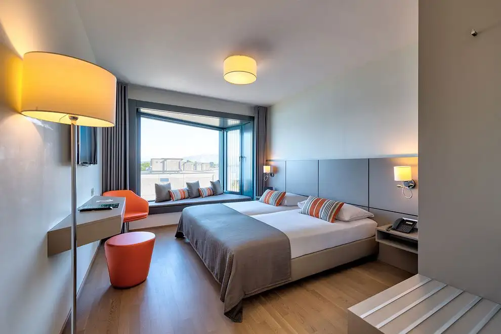 Lake Geneva Hotel